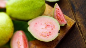 Eating too many guavas can be harmful for kidney and gut health; know safe ways to include them in your diet