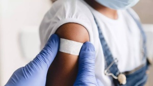 The American Academy of Pediatrics recommends the COVID-19 vaccine for very young children, a break from current US CDC recommendations