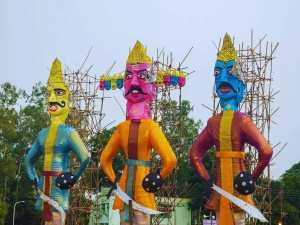 Delhi/NCR Ravan Dahan Hotspots: 6 Top Locations to Witness the Burning of Evil
Or:
Where to Watch Ravan Dahan in Delhi/NCR: Your Guide to the Top 6 Celebrations
Or:
Dussehra Spectacle: The 6 Best Places to Experience Ravan Dahan in Delhi/NCR