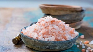 Harvard Doctor Warns of Low-Salt Diet Dangers: Less Than a Teaspoon a Day Could Trigger These 5 Health Risks