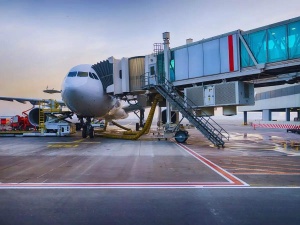 Airline Passenger Arrested After Alleged Assault, Sexual Harassment: Understanding Alcohol Regulations for Air Travel