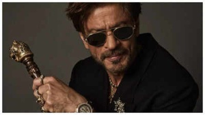 Shah Rukh Khan Joins Billionaire Ranks, Surpassing Taylor Swift as World's Richest Entertainer
Hoặc:
Bollywood's Shah Rukh Khan Achieves Billionaire Status, Overtaking Taylor Swift in Global Entertainer Rich List