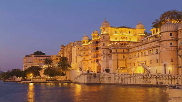 Udaipur, a captivating city surrounded by serene lakes.