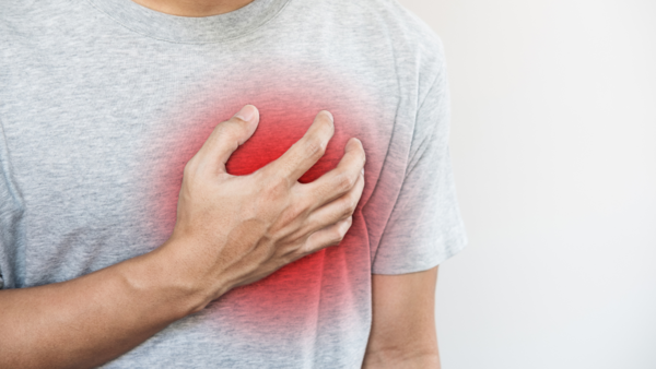 Illustration of the importance of hydration in preventing heart disease.
