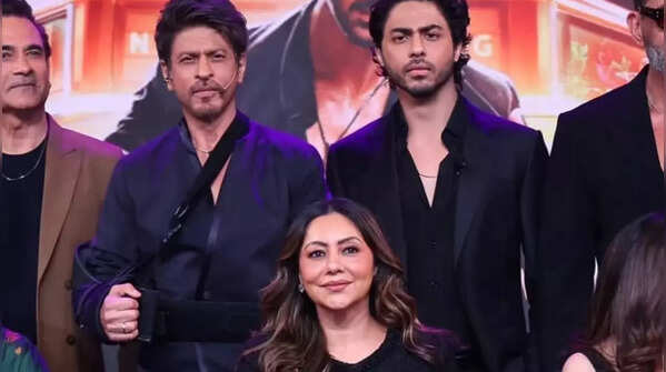 ​A red-carpet family that dresses in sync