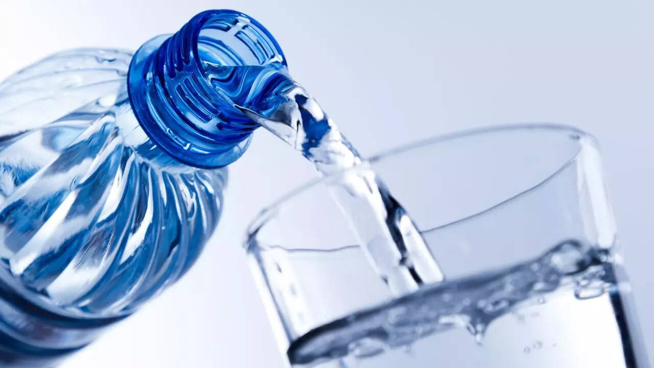 How drinking water before meals affects blood sugar